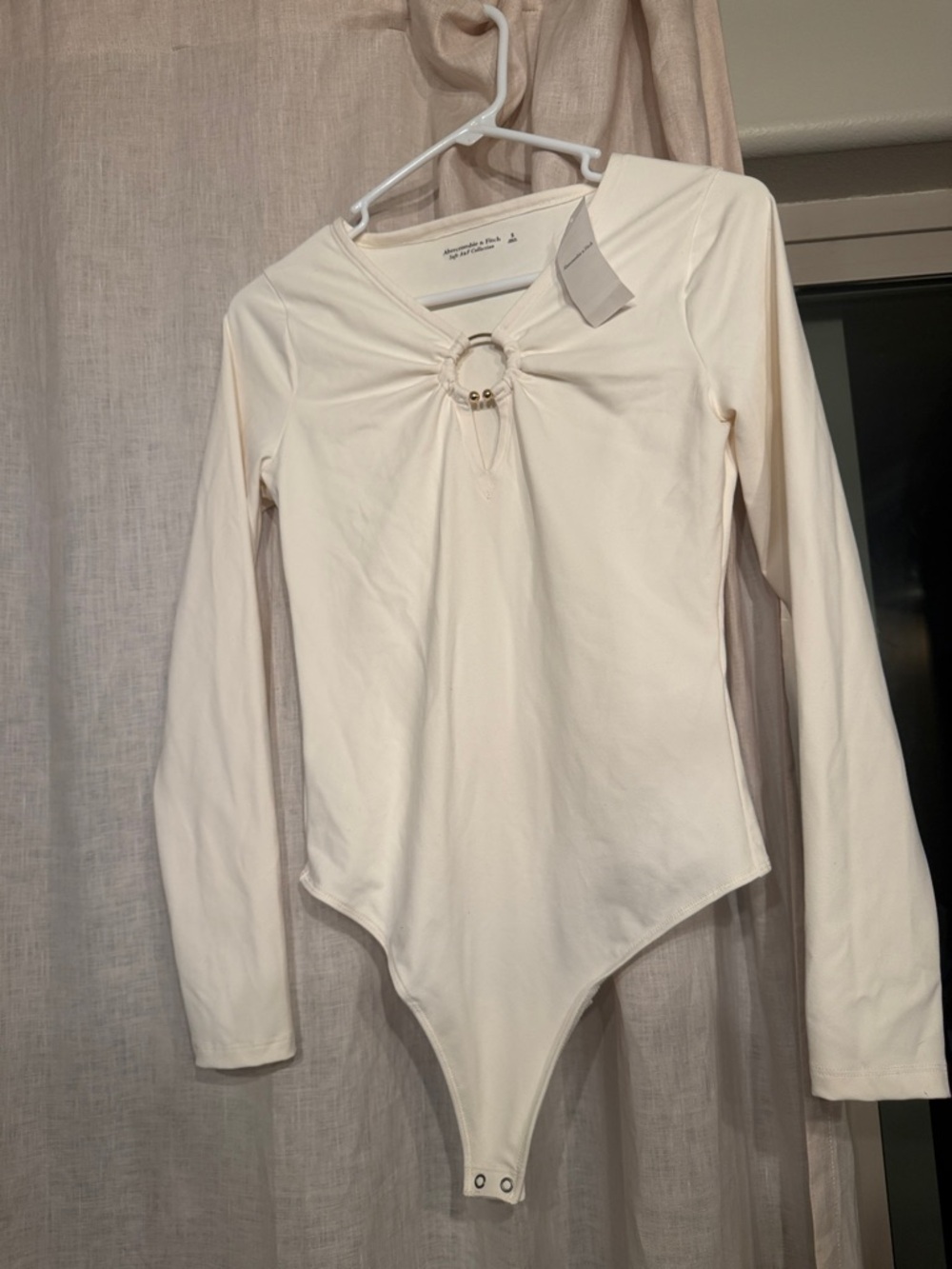 Abercrombie & Fitch Cream Long-Sleeve Ring-Detail Bodysuit - Small